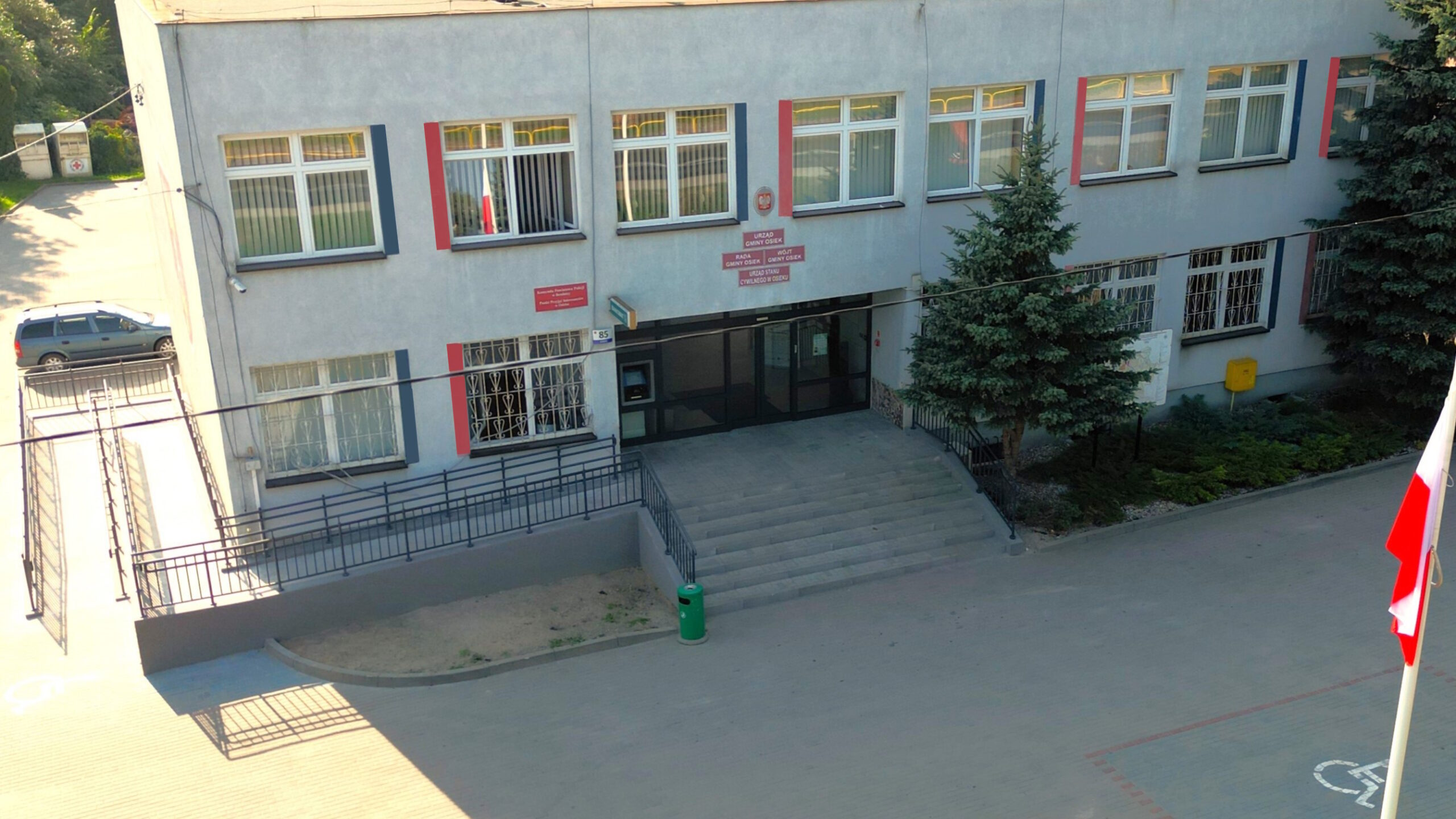 Budynek Urzędu Gminy w Osieku od frontu.